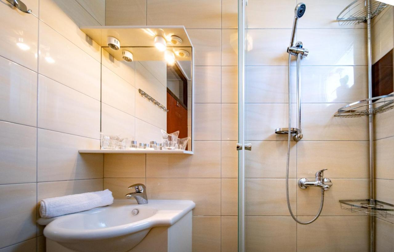 Apartments Lazaric Лопар Екстер'єр фото