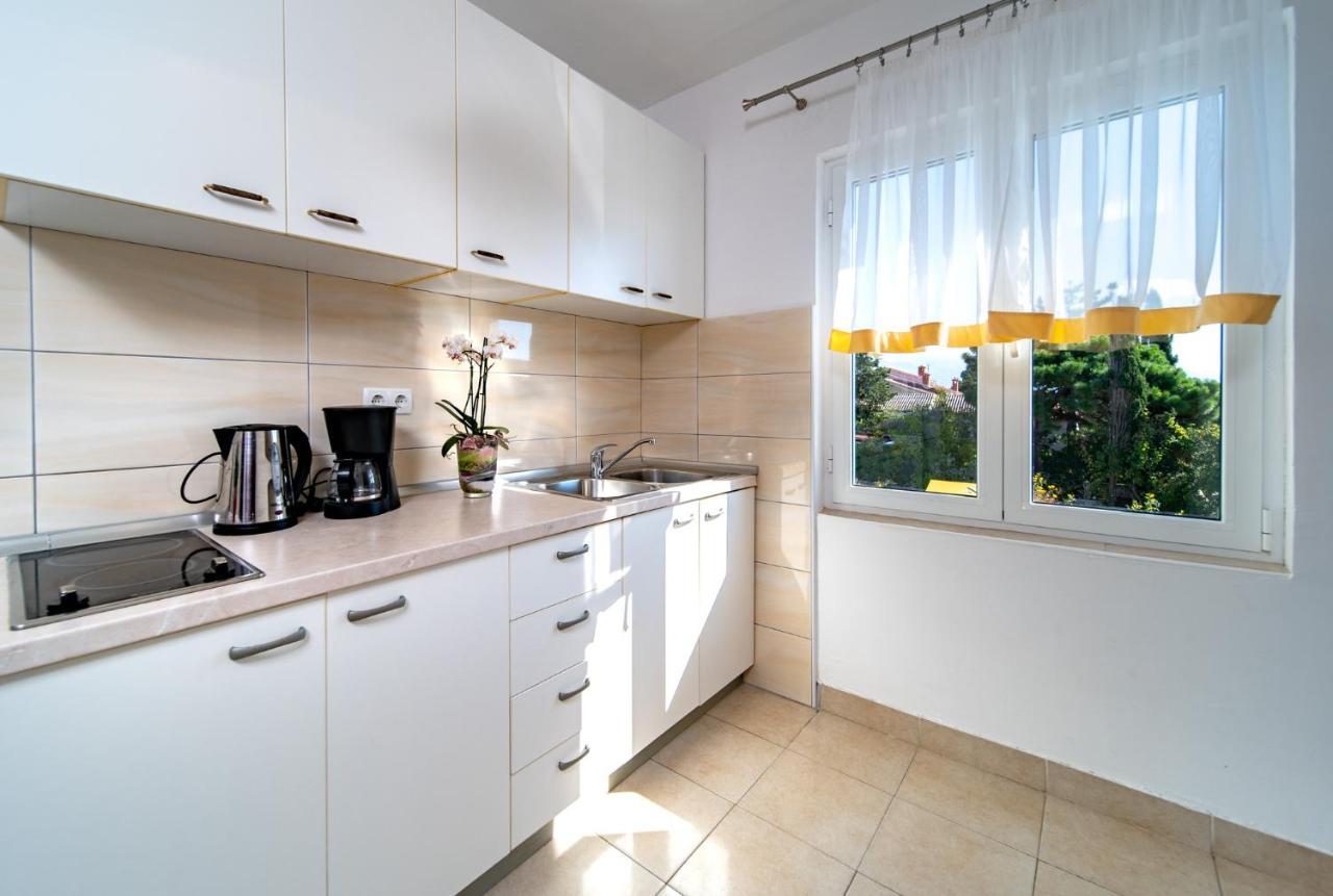 Apartments Lazaric Лопар Екстер'єр фото