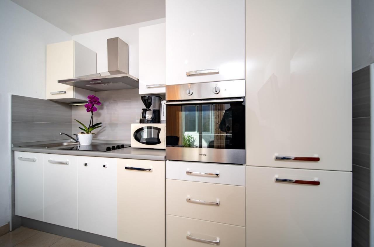 Apartments Lazaric Лопар Екстер'єр фото