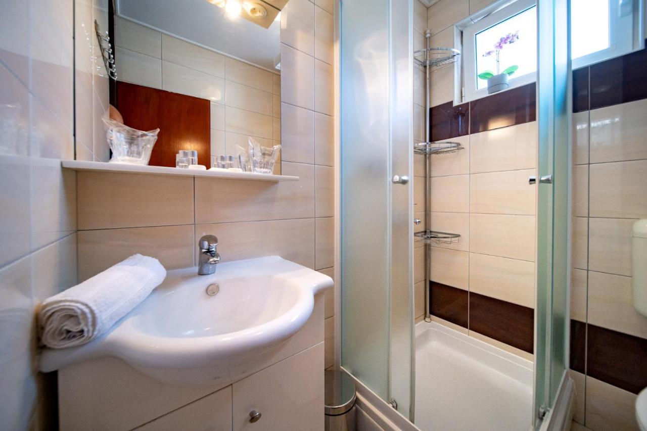 Apartments Lazaric Лопар Екстер'єр фото