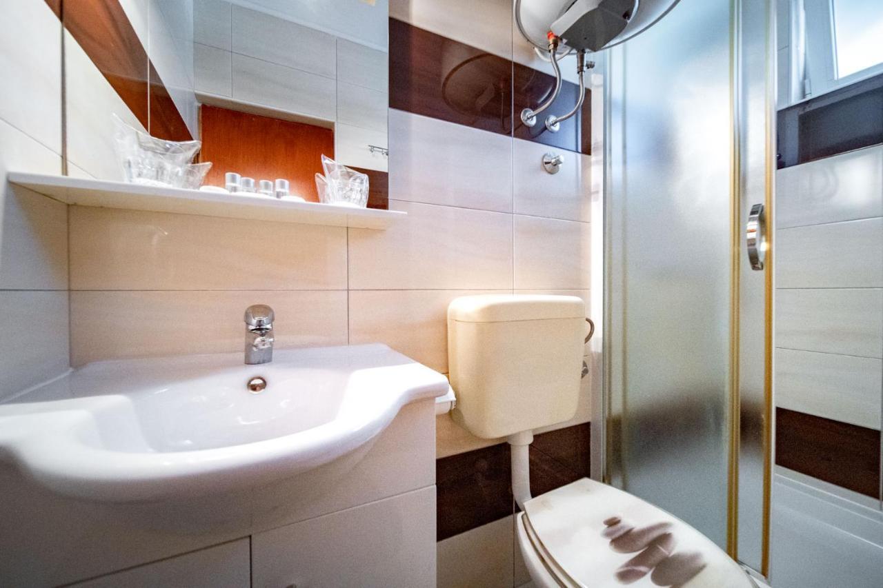 Apartments Lazaric Лопар Екстер'єр фото